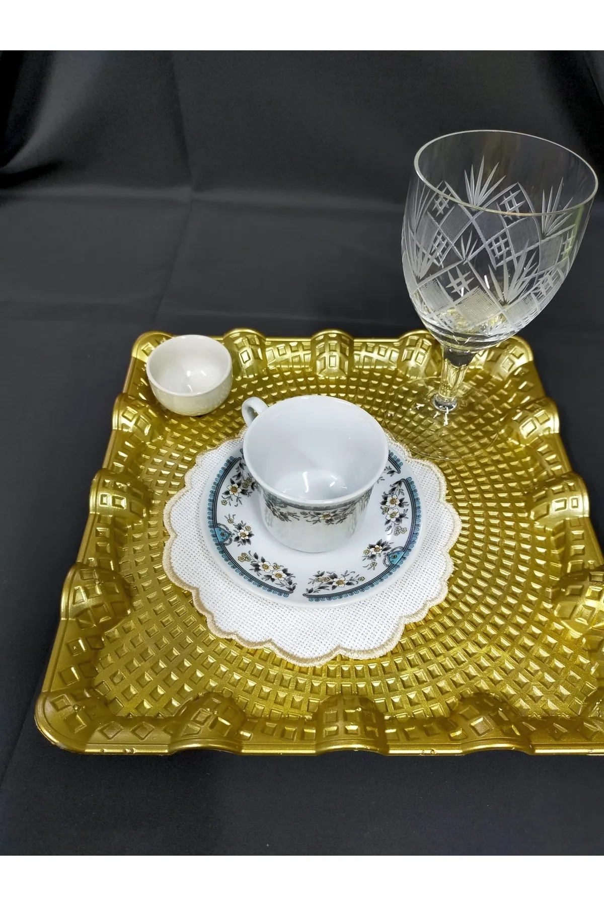 GOLD YUVARLAK DALGALI SUNUM PEÇETE  - 6 ADET  -