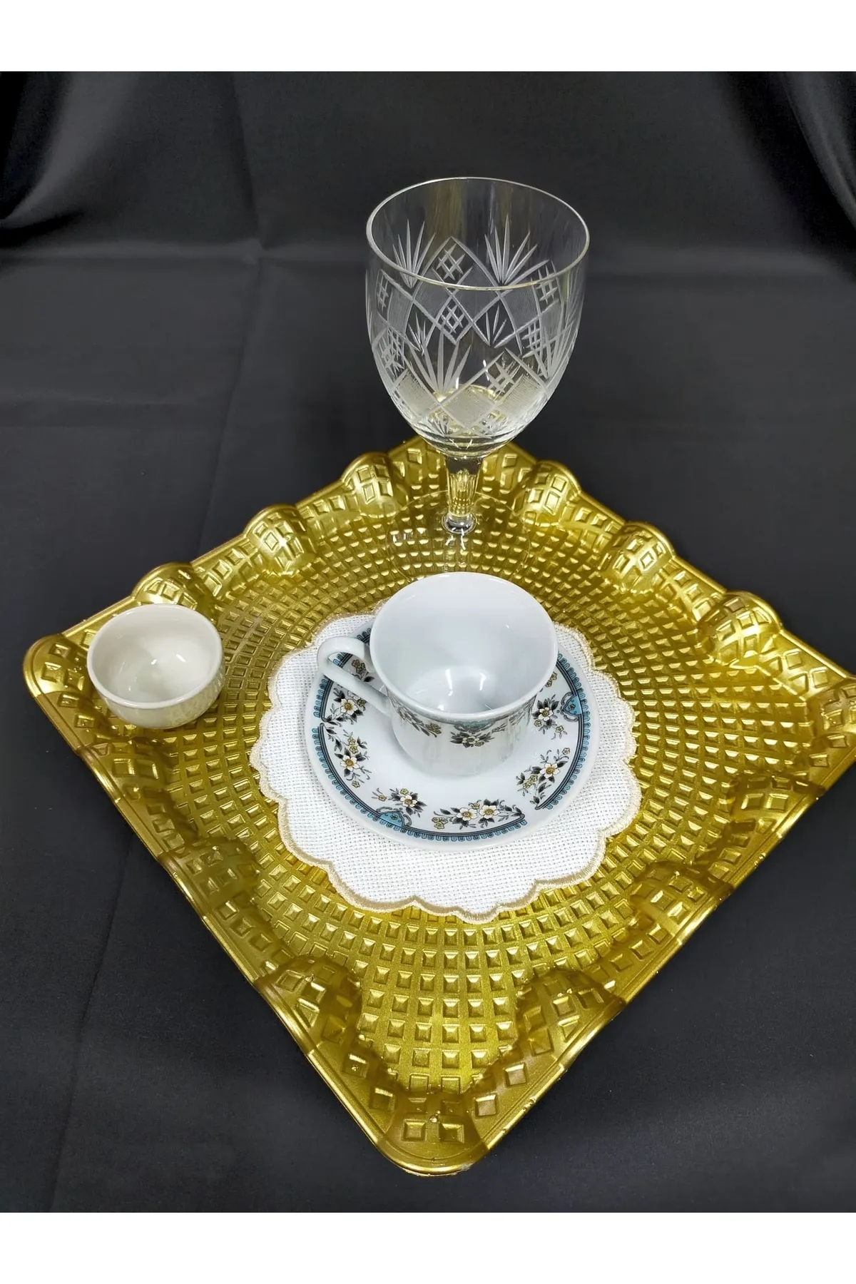 GOLD YUVARLAK DALGALI SUNUM PEÇETE  - 6 ADET  -