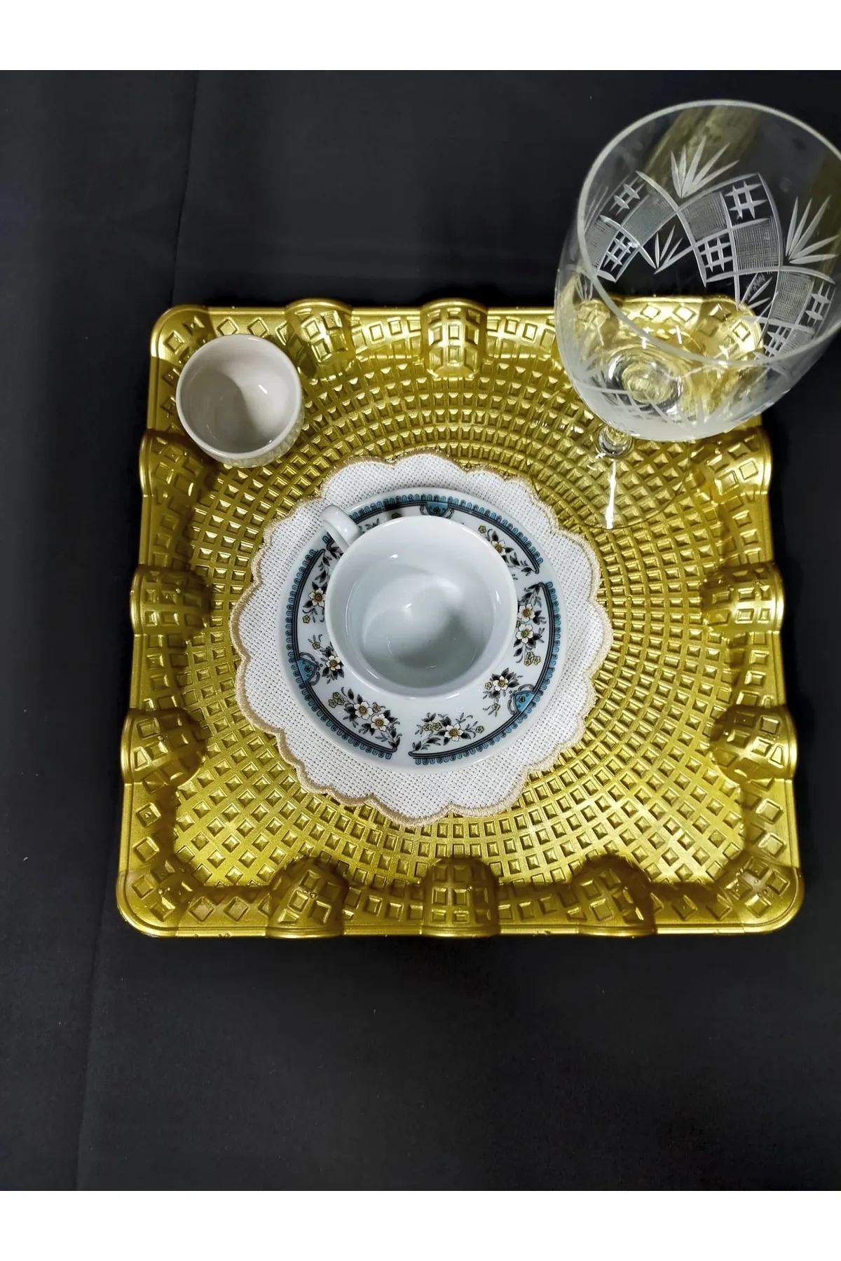 GOLD YUVARLAK DALGALI SUNUM PEÇETE  - 6 ADET  -