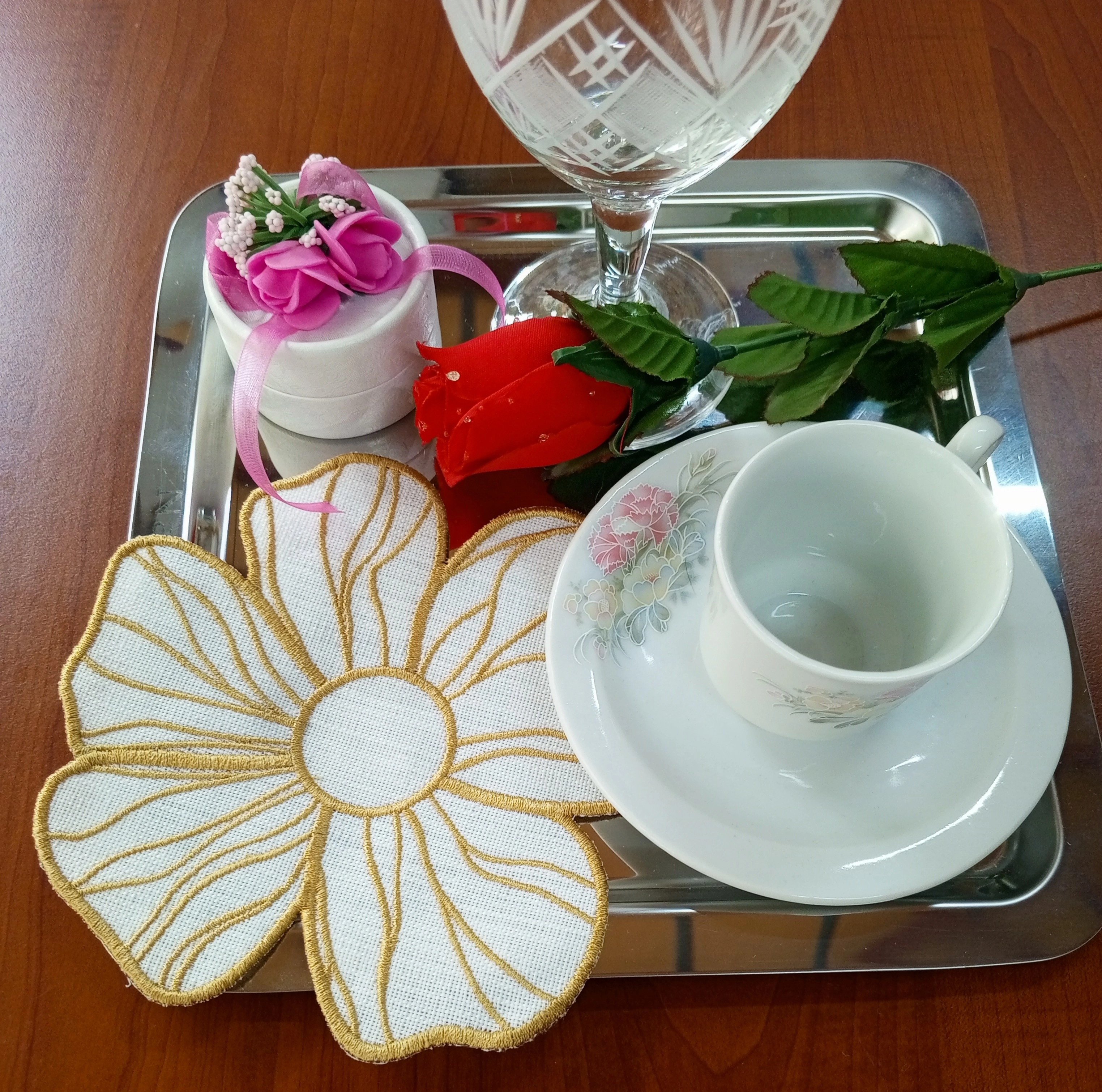 Papatya Çiçek Gold Gardenya Sunum Peçetesi