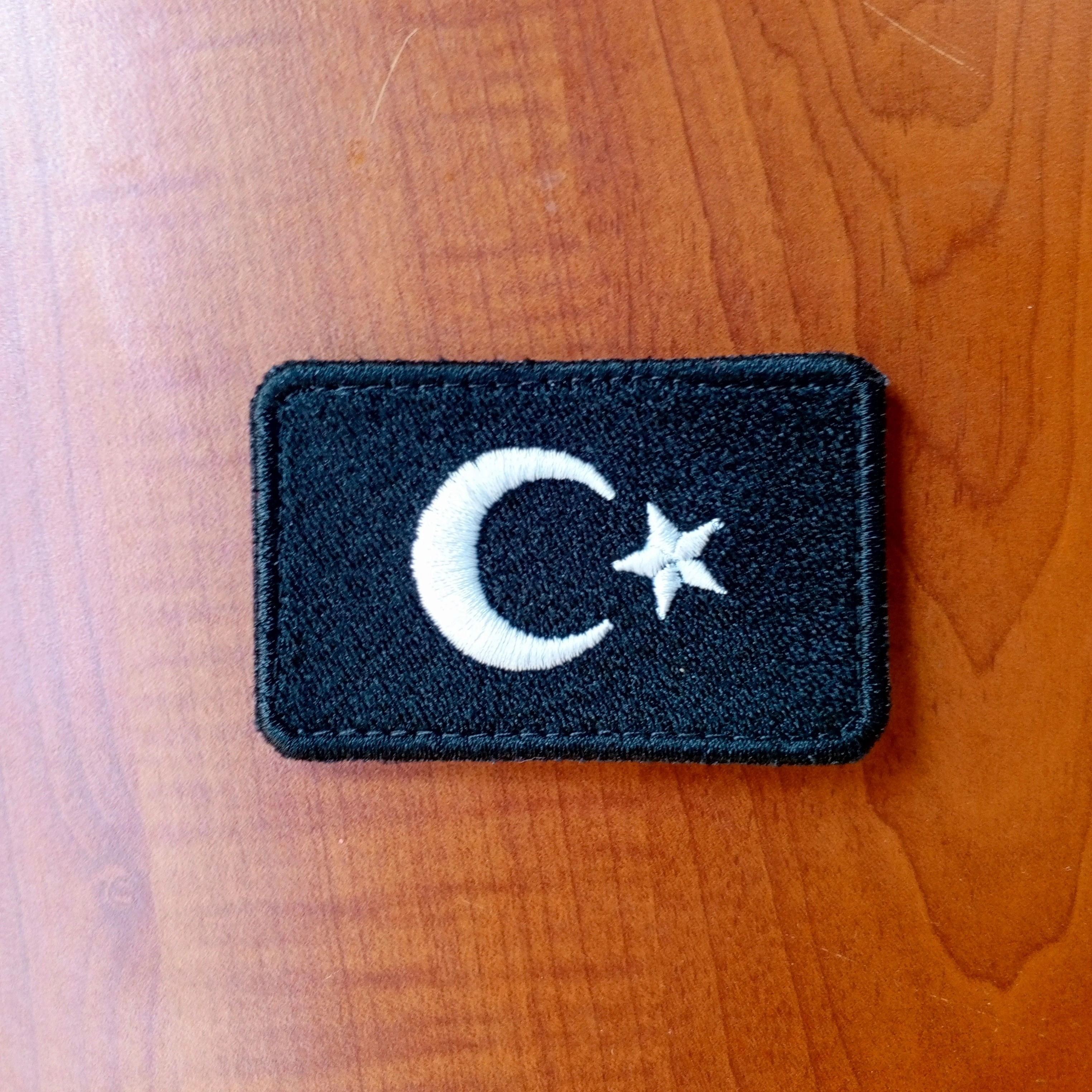 Siyah Nakış Dolgulu Türk Bayrağı