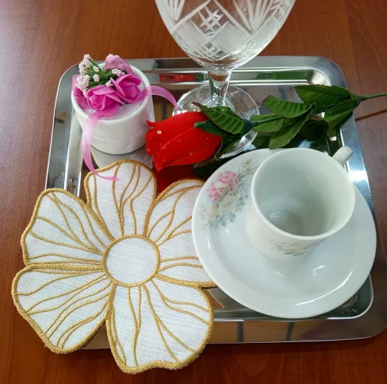 Papatya Çiçek Gold Gardenya Sunum Peçetesi